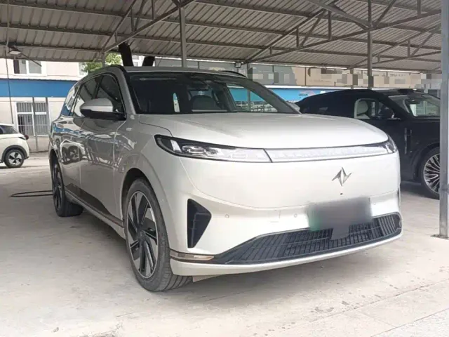 Dongfeng eπ 008 — Фото автомобиля 3