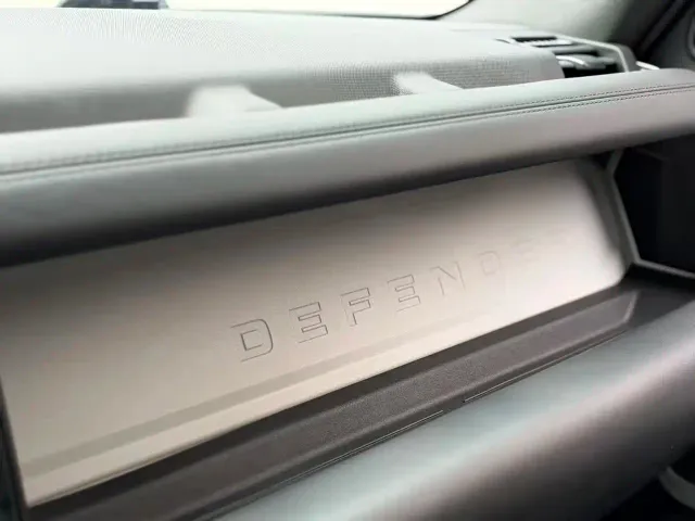 Land Rover Defender — Фото автомобиля 15
