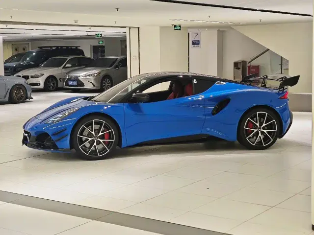 Lotus Emira — Фото автомобиля 2