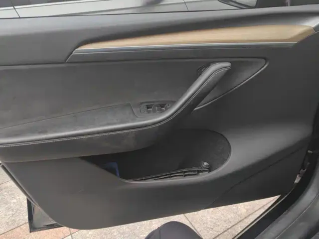 Tesla Model Y — Фото автомобиля 7
