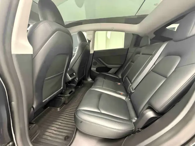 Tesla Model Y — Фото автомобиля 5