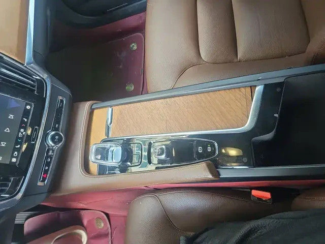 Volvo S90 — Фото автомобиля 3