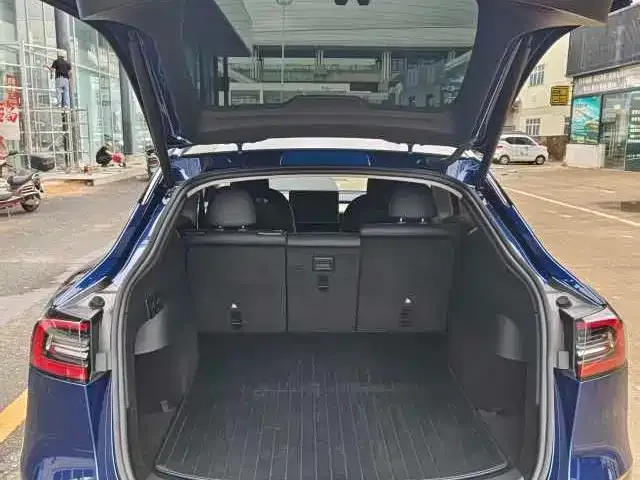 Tesla Model Y — Фото автомобиля 15