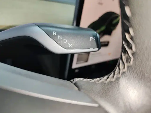 Tesla Model Y — Фото автомобиля 9