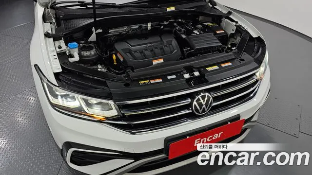 Volkswagen Tiguan — Фото автомобиля 9
