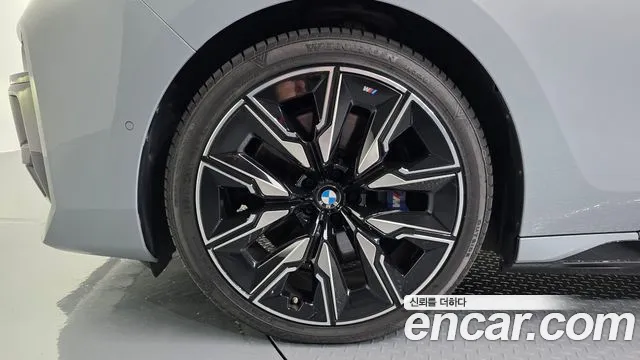 BMW i7 G70 — Фото автомобиля 5