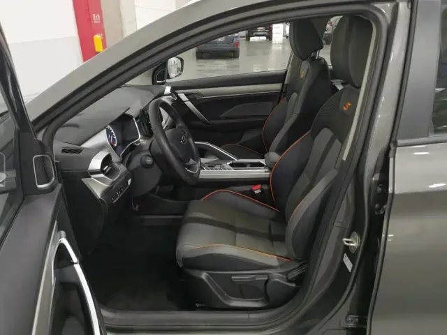 Geely Binyue — Фото автомобиля 10