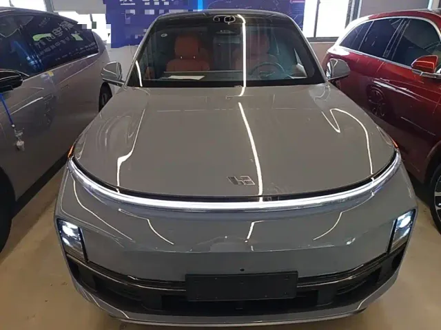 Li Auto L8 — Фото автомобиля 2