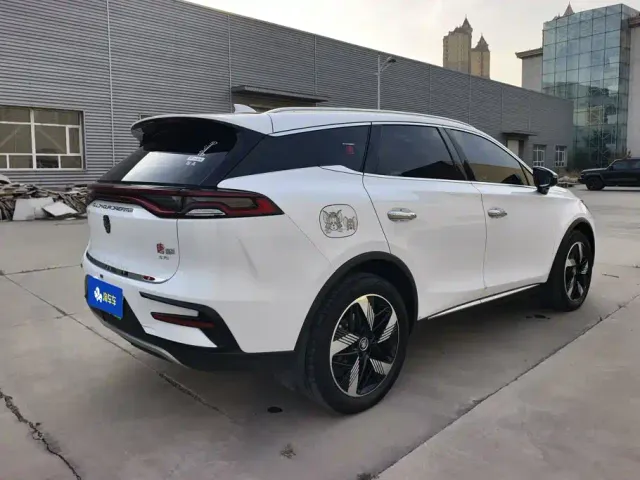 BYD Tang — Фото автомобиля 3
