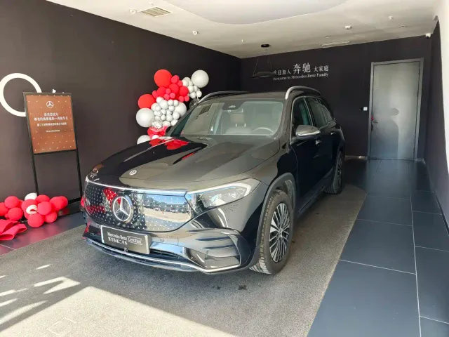 Фотография автомобиля — Mercedes-Benz EQB
