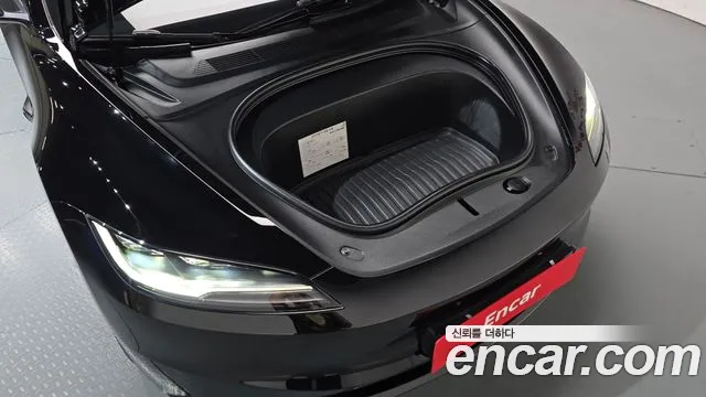 Tesla Model 3 — Фото автомобиля 5