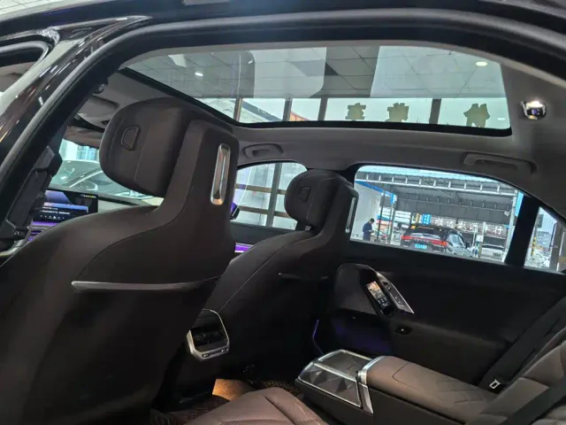 BMW i7 — Фото автомобиля 6