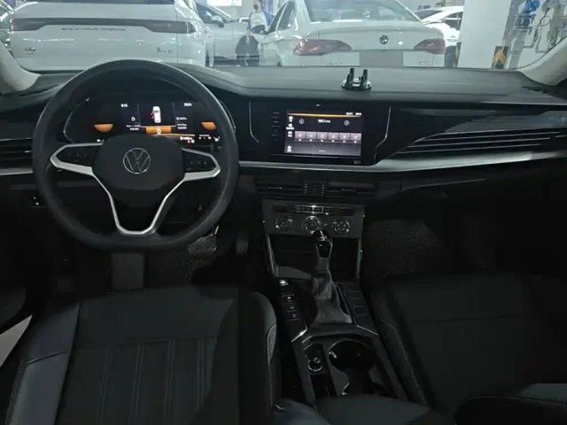 Volkswagen Passat — Фото автомобиля 9