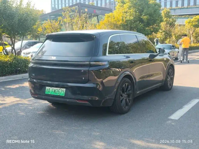 Li Auto L8 — Фото автомобиля 4