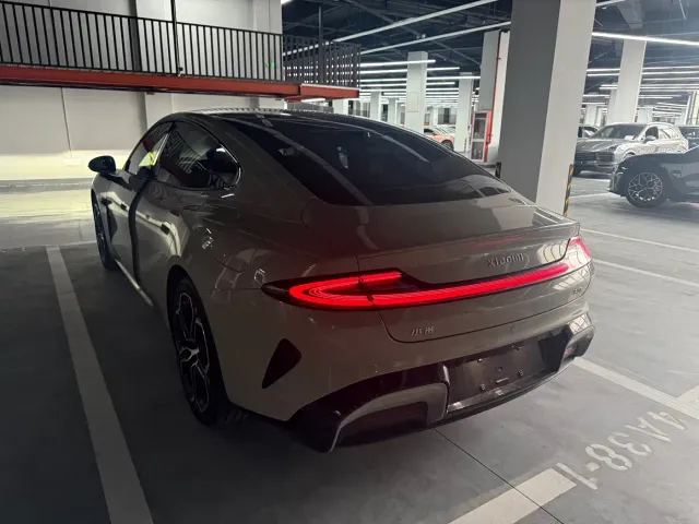 Xiaomi SU7 — Фото автомобиля 15