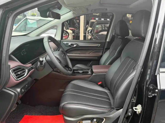 GAC Trumpchi M6 — Фото автомобиля 10