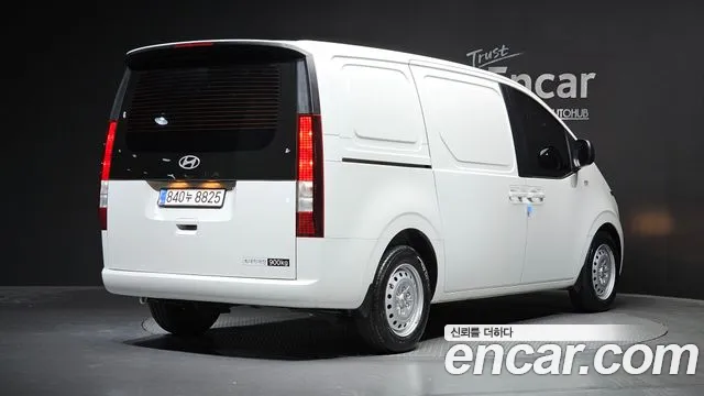 Hyundai Staria Staria Карго 3 места — Фото автомобиля 2