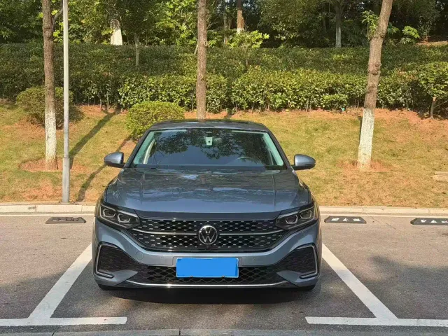 Volkswagen Passat — Фото автомобиля 2