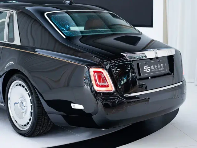Rolls-Royce Phantom — Фото автомобиля 25