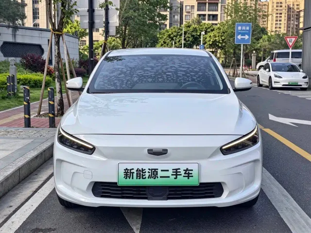 Geely Geometry A — Фото автомобиля 2