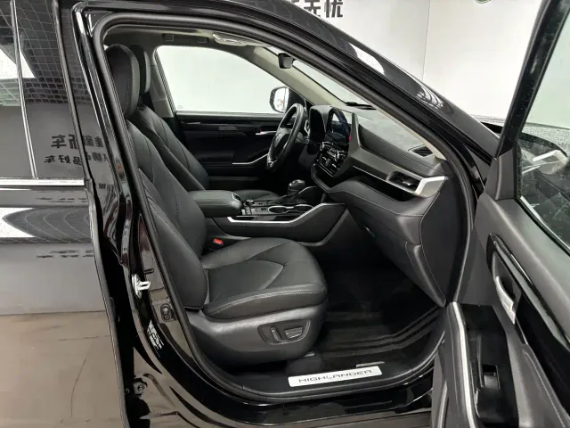 Toyota Highlander — Фото автомобиля 28