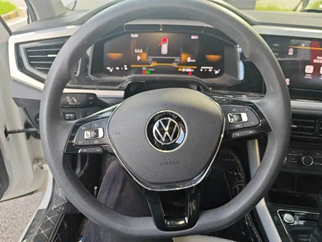Volkswagen Polo — Фото автомобиля 6