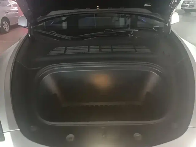 Tesla Model Y — Фото автомобиля 19