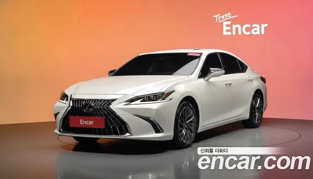 Фотография автомобиля — Lexus ES 7th Gen