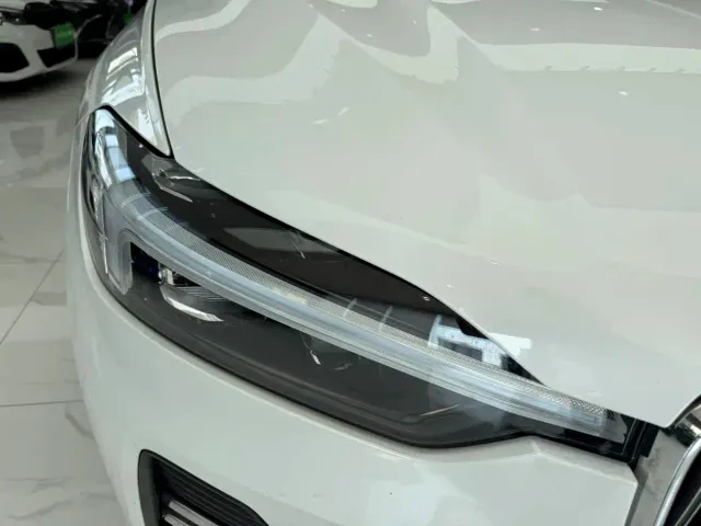 Volvo XC60 — Фото автомобиля 23