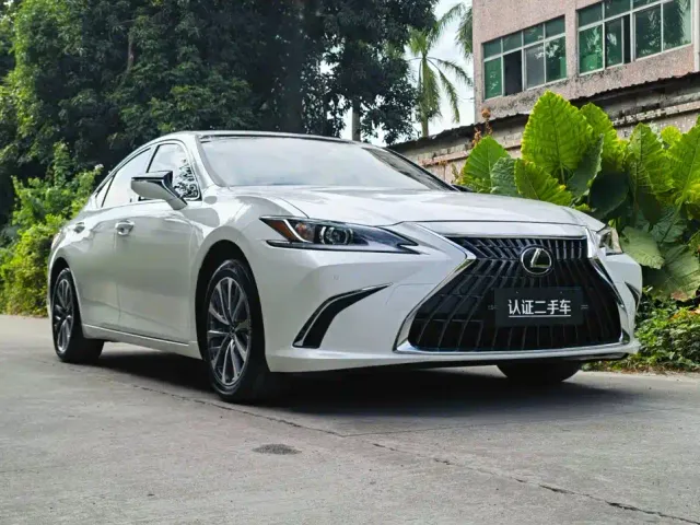 Lexus ES — Фото автомобиля 3