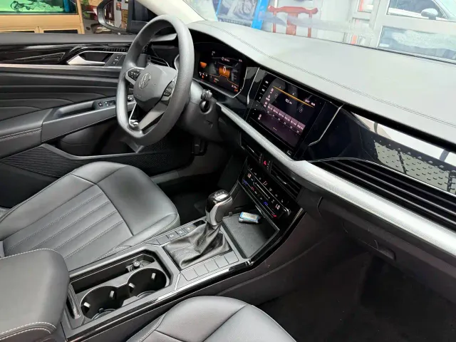 Volkswagen Passat — Фото автомобиля 12