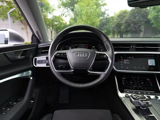 Audi A7L — Фото автомобиля 8