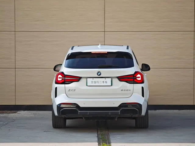 BMW iX3 — Фото автомобиля 4