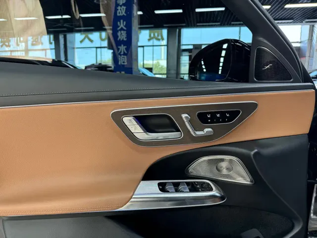 Mercedes-Benz E-Class — Фото автомобиля 8