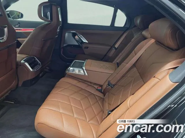 BMW 7 Series — Фото автомобиля 13