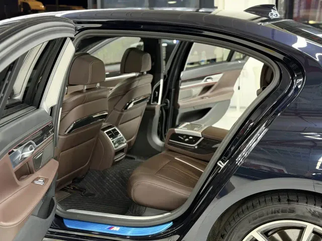 BMW 7 Series — Фото автомобиля 7