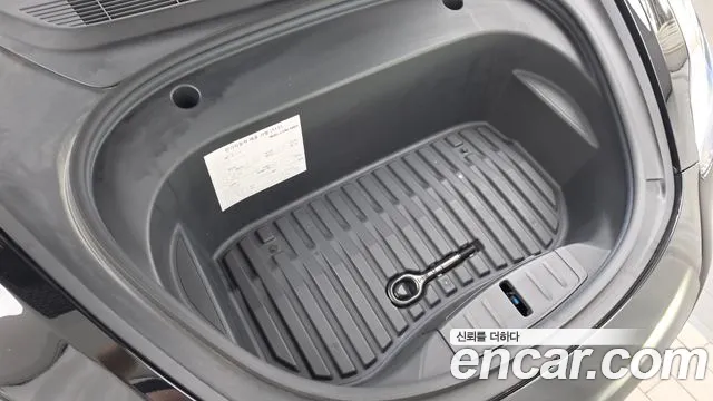 Tesla Model 3 — Фото автомобиля 6
