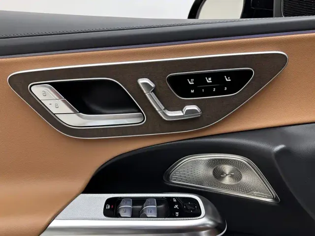 Mercedes-Benz E-Class — Фото автомобиля 16