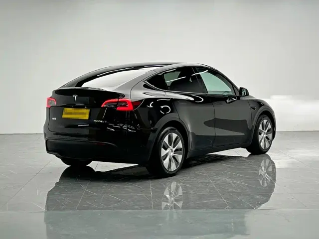 Tesla Model Y — Фото автомобиля 6