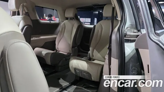 Kia Carnival Generation 4 — Фото автомобиля 17