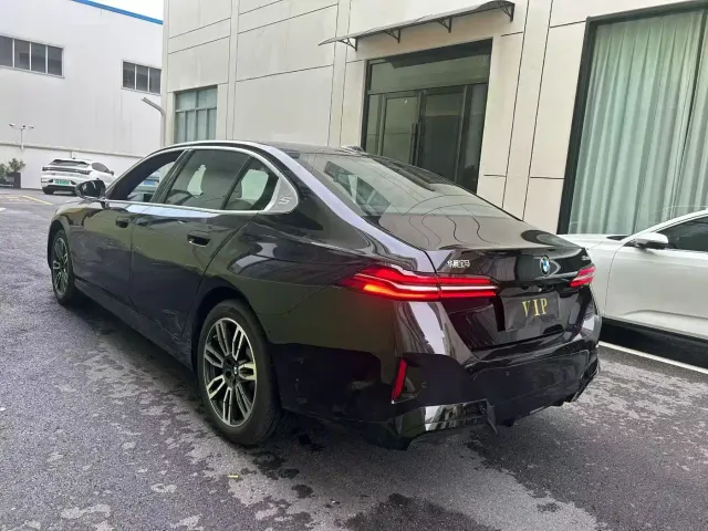 BMW 5 Series — Фото автомобиля 7