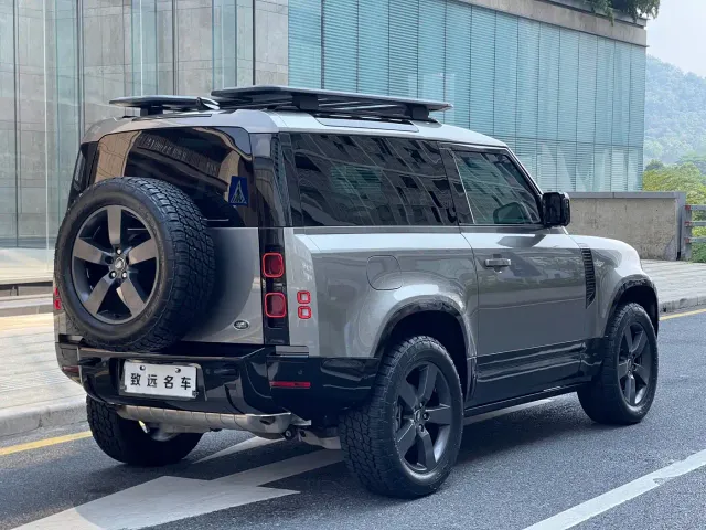 Land Rover Defender — Фото автомобиля 3