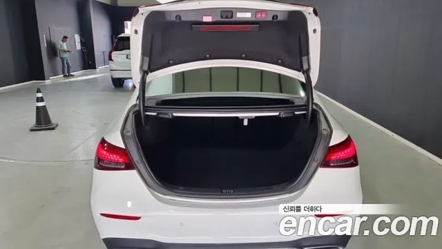 Mercedes-Benz E-Class — Фото автомобиля 8