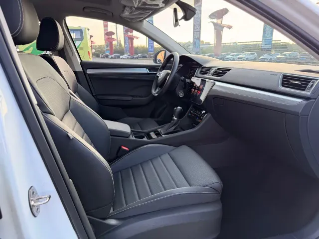 Skoda Superb — Фото автомобиля 14