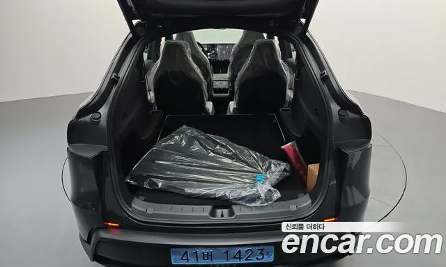 Tesla Model Y — Фото автомобиля 18