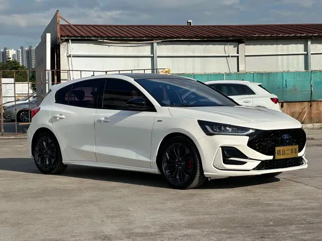 Ford Focus — Фото автомобиля 3