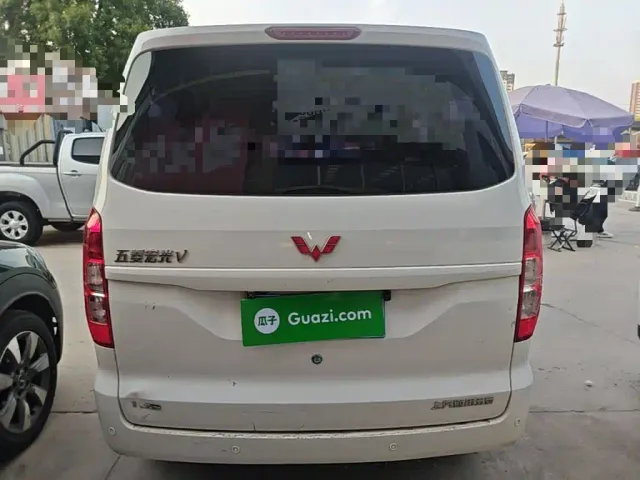Wuling Hongguang V — Фото автомобиля 5