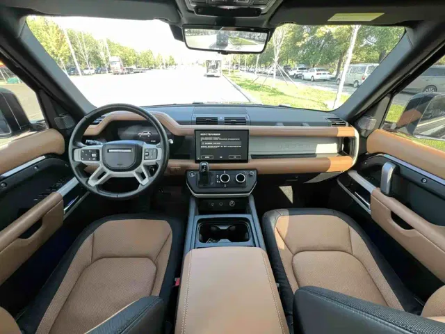 Land Rover Defender — Фото автомобиля 15