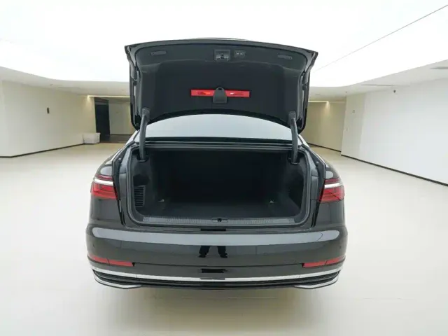 Audi A8 — Фото автомобиля 6