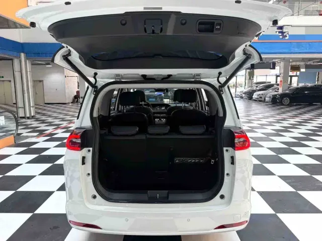 GAC Trumpchi M6 — Фото автомобиля 16